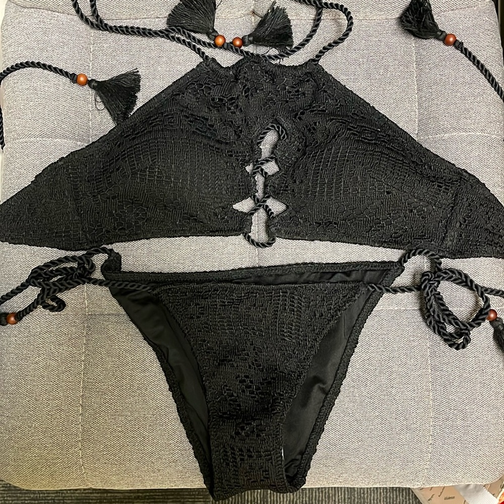 Black bikini